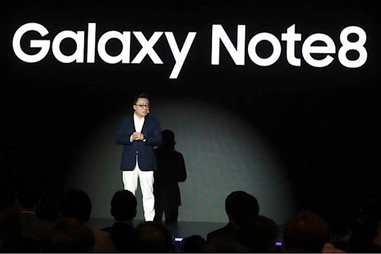 اولین گوشی سامسونگ با نمایشگر منعطف، سال آینده راهی بازار می‌شود